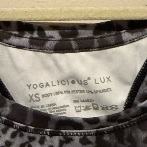 Yogalicious Black and Gray Fitted Crop Tank Top - Picture 3 of 3